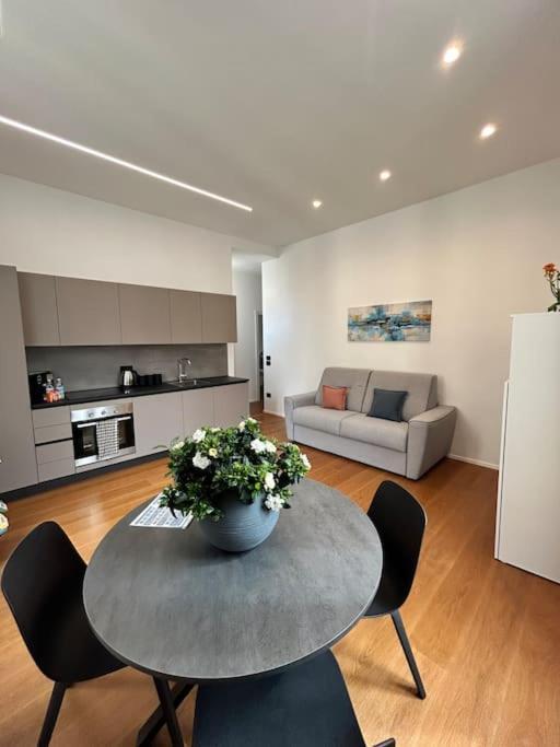 Loft Metro Mergellina - Posizione Strategica Per Visitare Napoli Apartamento Exterior foto